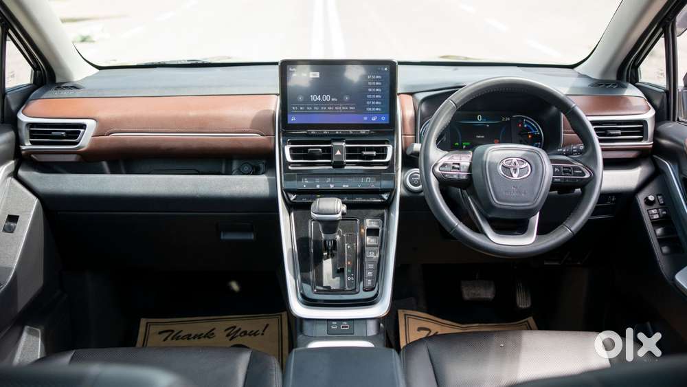 Toyota Innova Hycross 2.0 Vx (o) Hybrid 8 Str, 2024, Petrol