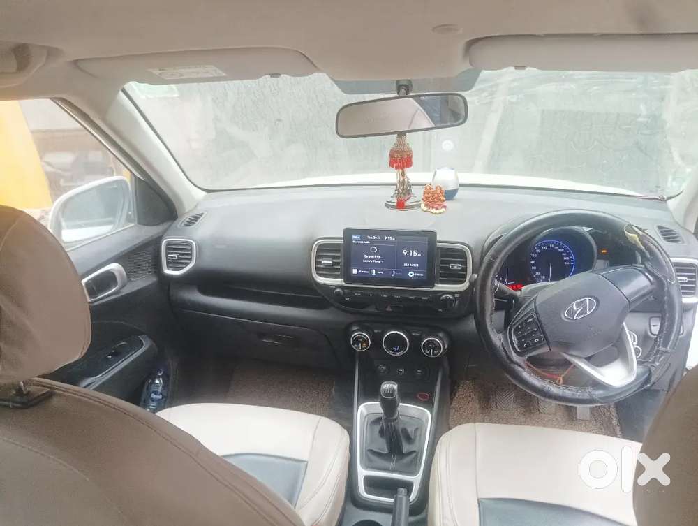 Urgent Sell Hyundai Venue 2021 Petrol 26500 Km Driven