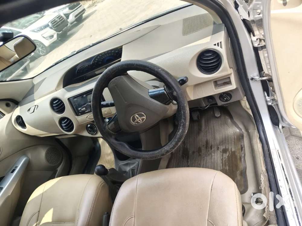 Toyota Etios 1.5 V, 2015, Petrol