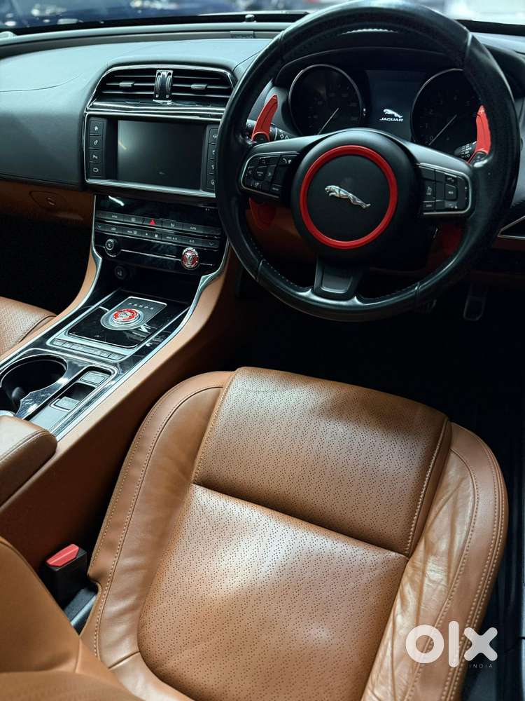 Jaguar Xe Portfolio, 2018, Petrol