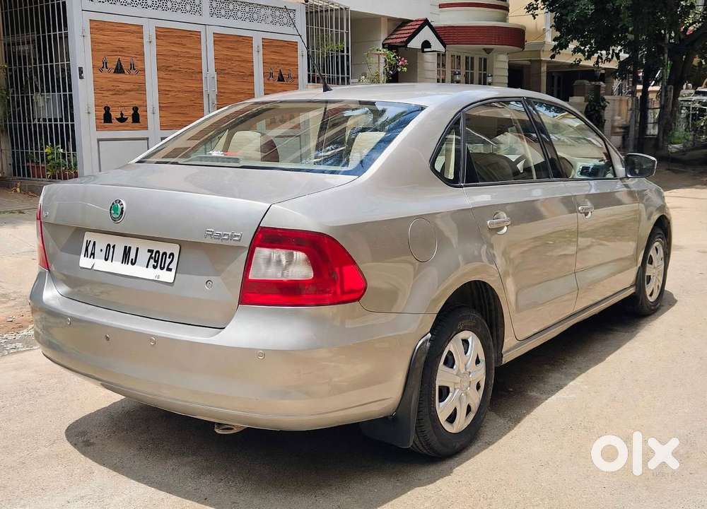 Skoda Rapid 1.6 MPI AT Ambition Plus, 2013, Petrol