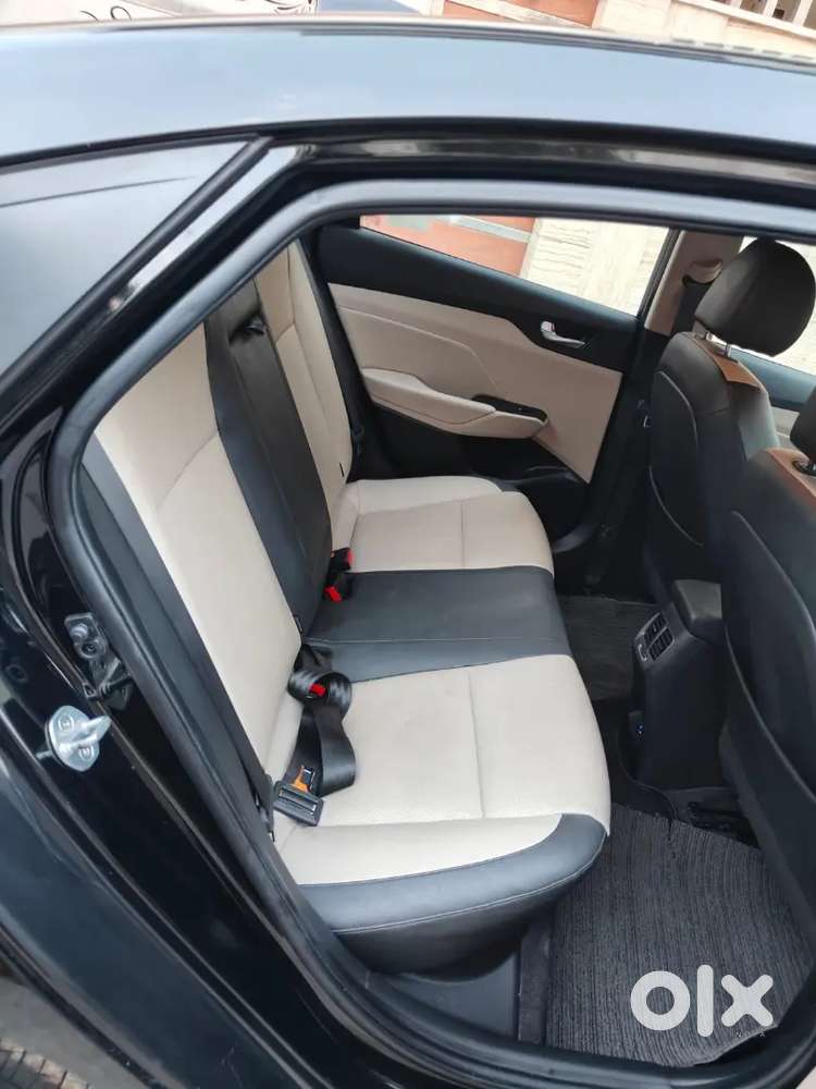 Hyundai Verna Sx O Sunroof  Push Start Black Colour 6 Air Dog