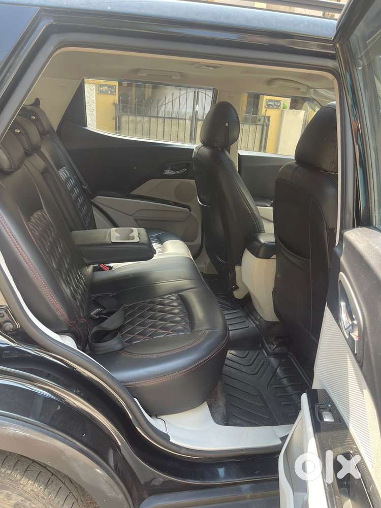 Mahindra Xuv300 W8 1.2 Petrol Dual Tone, 2024, Petrol