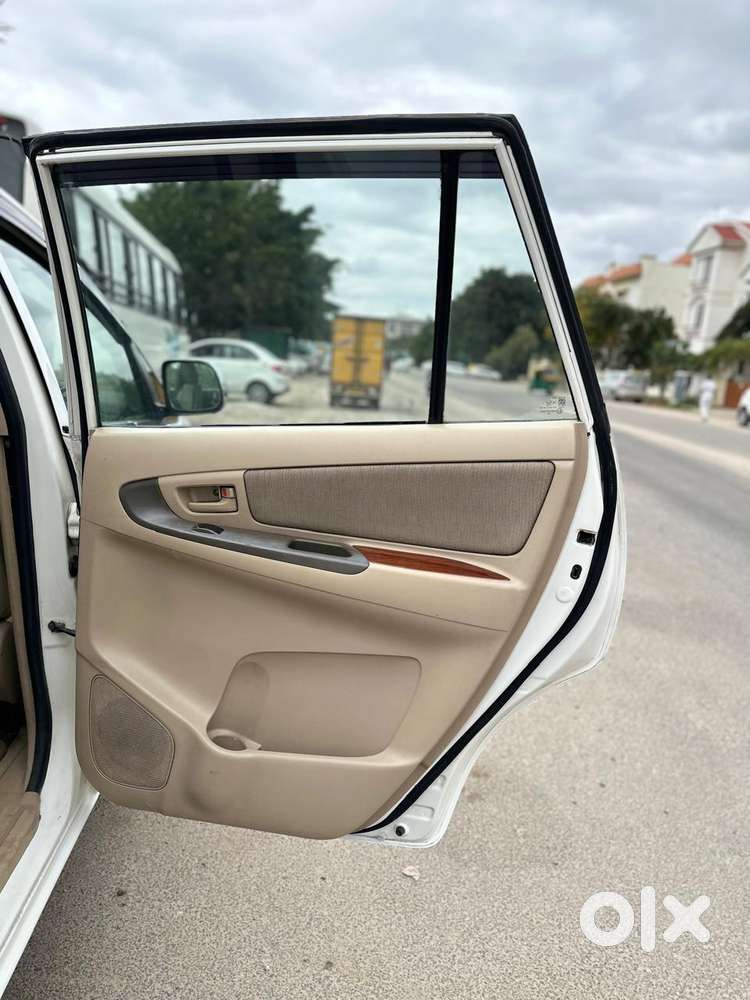 Toyota Innova 2.5 G (diesel) 8 Seater, 2006, Diesel