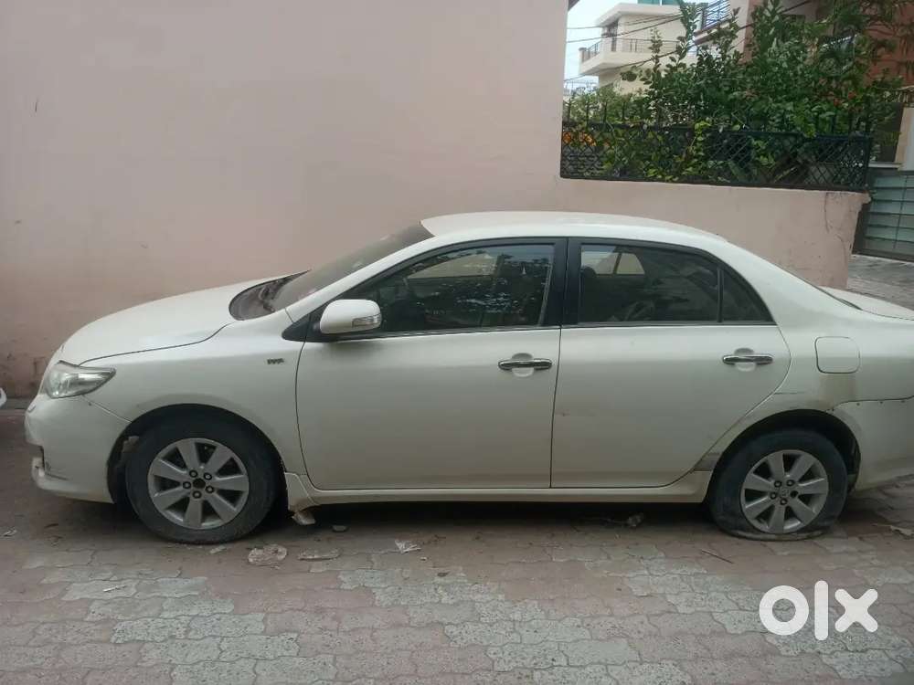 2nd Toyota Corolla 2011 Car