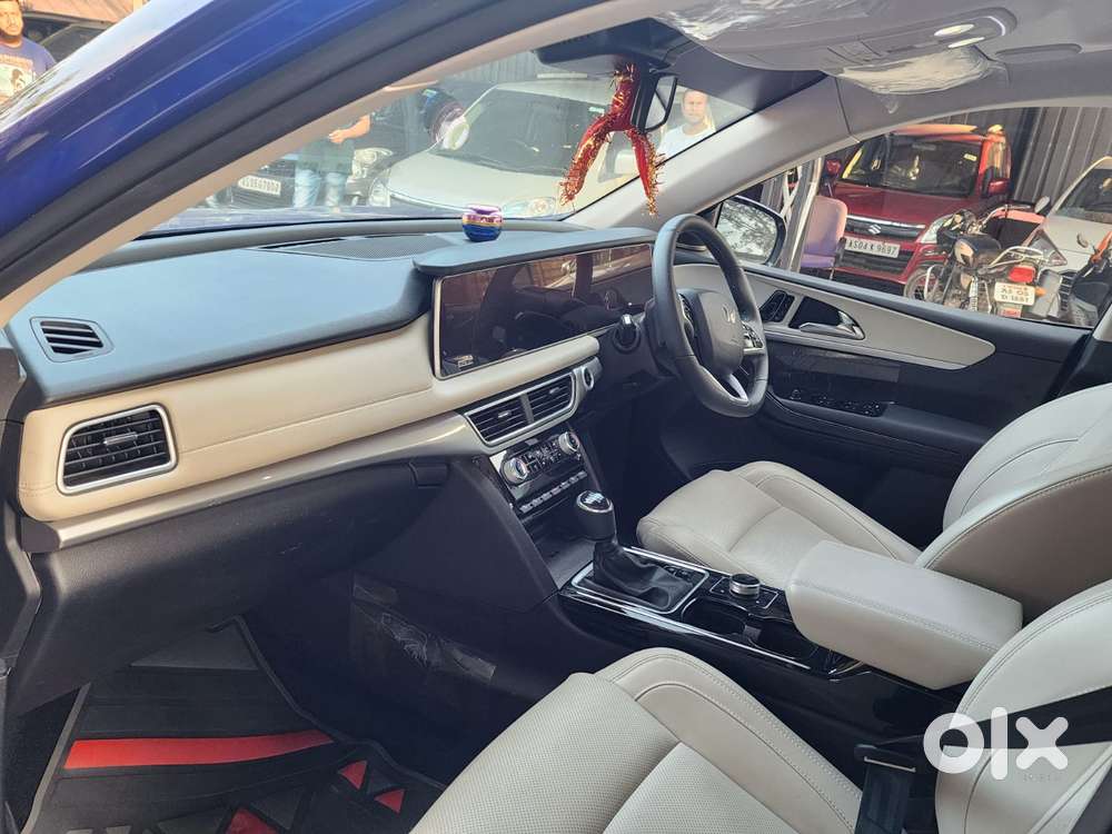 Mahindra Xuv700 2.2 Ax 7 Diesel Mt Luxury Pack Str, 2024, Diesel