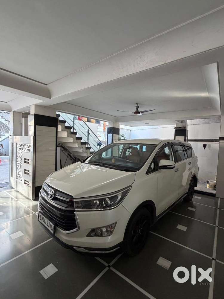 Toyota Innova Crysta 2017 Diesel Well Maintained