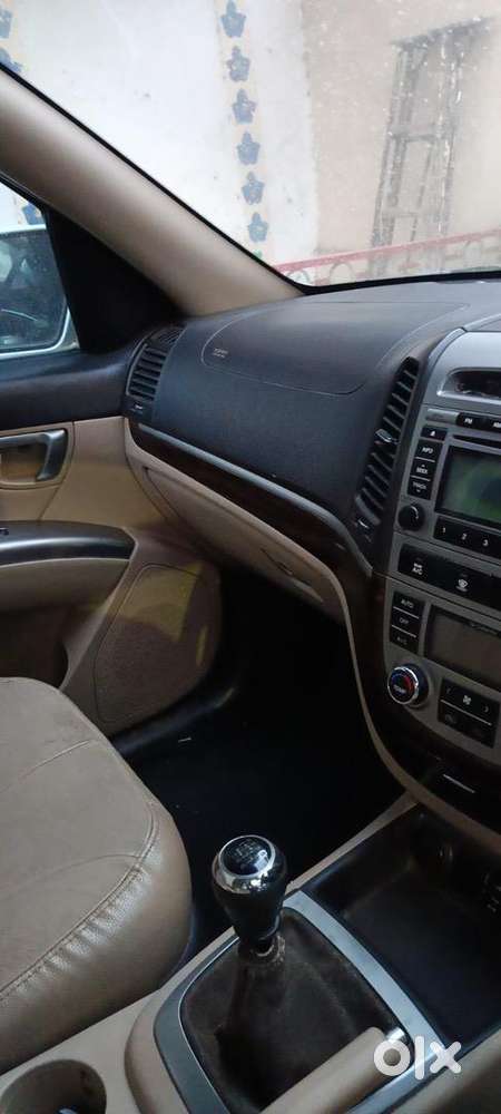 Hyundai Santa Fe 2011 Diesel 98000 Km Driven