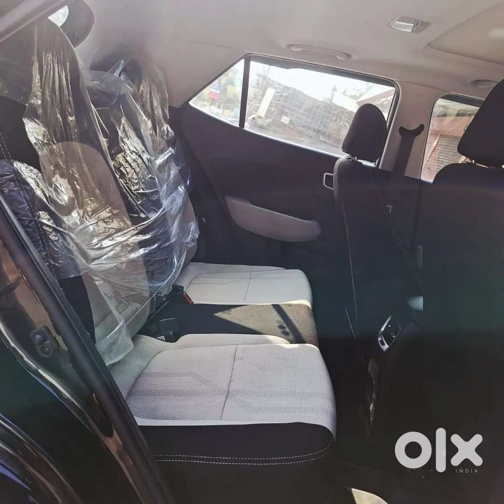 Hyundai Venue 2025 Petrol 6500 Km Driven