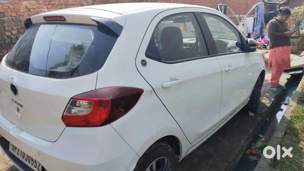 Tata Tiago Ghadi Mai Music System Nahin Hai.
