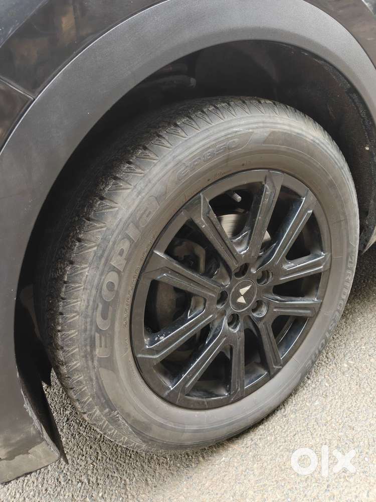 Mahindra Xuv700 2.0 Ax 7 Petrol At Str, 2024, Petrol