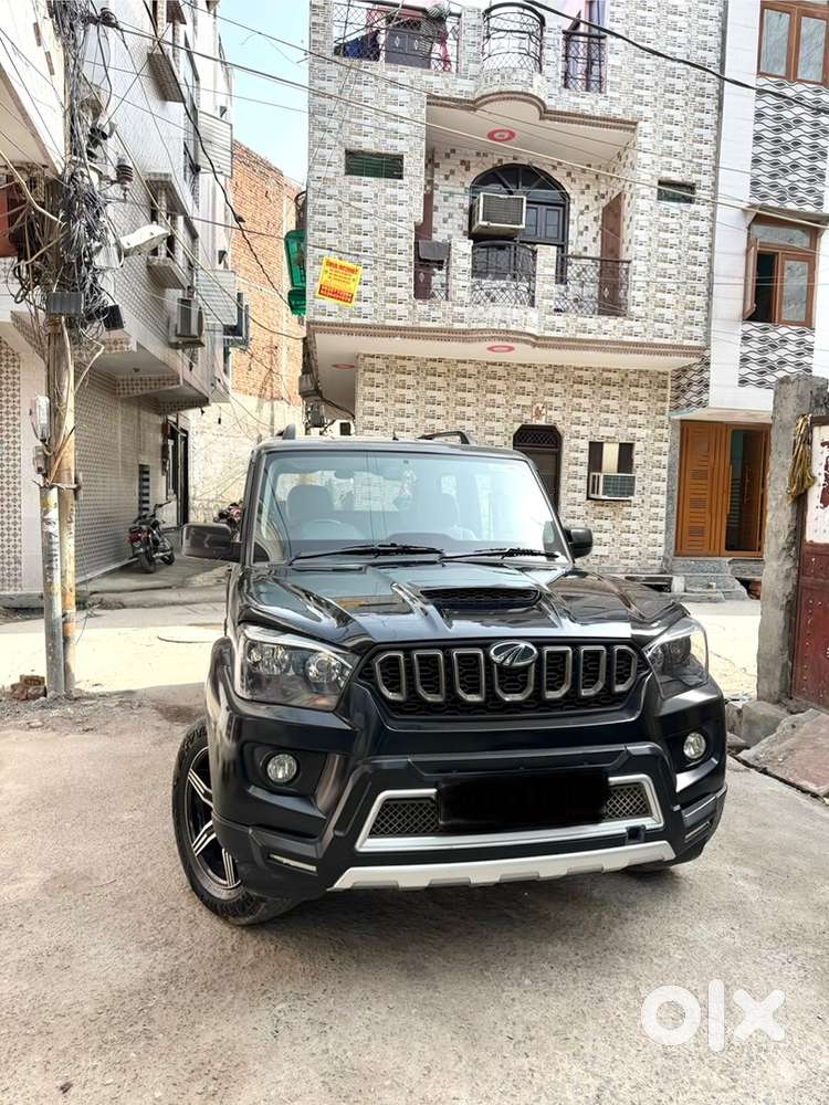 Black Mahindra Scorpio 2019