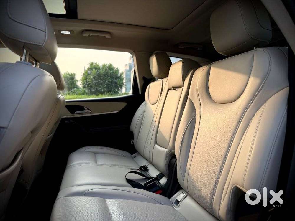 Mahindra Xuv700 2.0 Ax 7 Petrol At Str, 2023, Petrol
