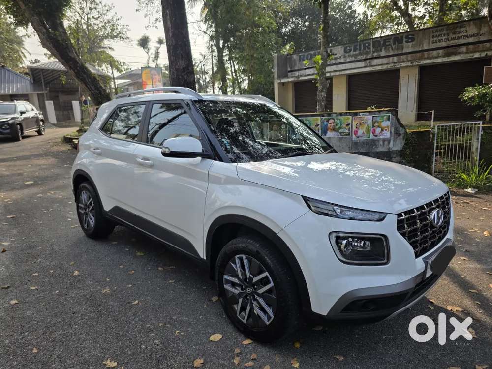 Well Maintained Hyundai Venue 2022 Turbo Petrol Under Company Warranty