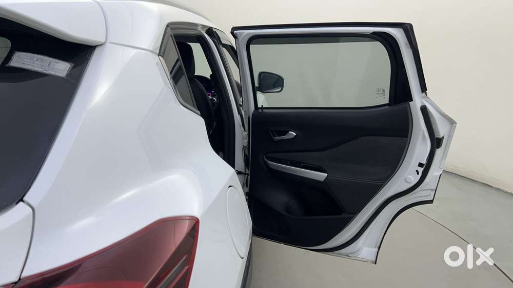 Nissan Magnite 1.0 Xv Premium, 2024, Petrol