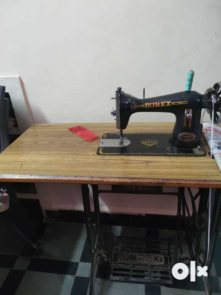 Tailoring machine with table price deals olx