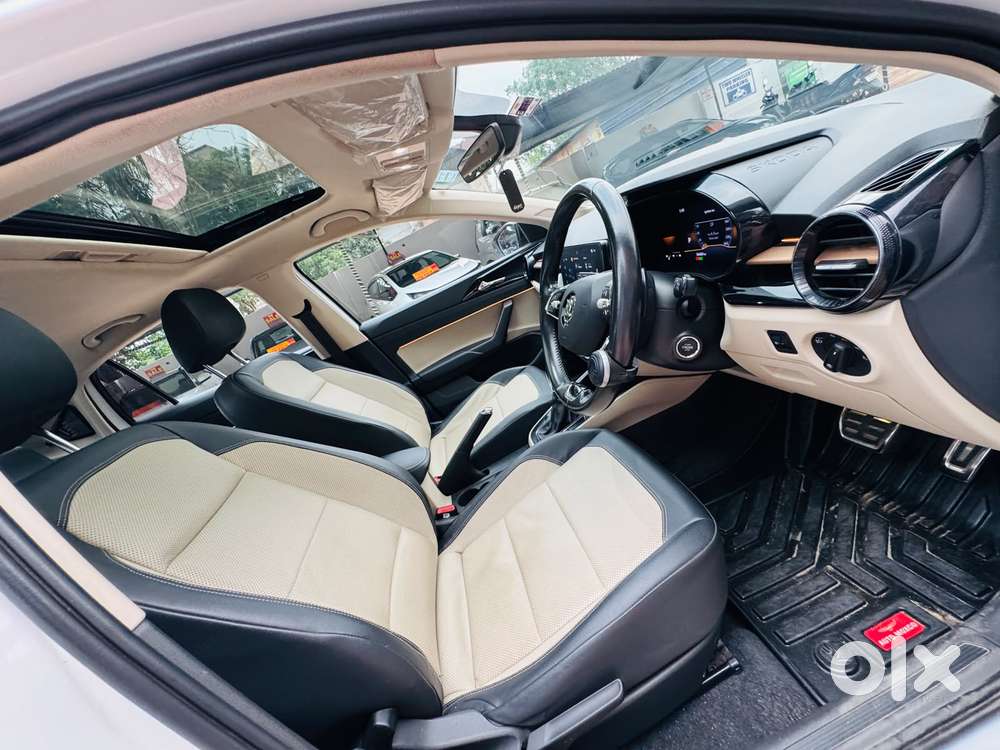 Skoda Slavia 1.0 Tsi Style At, 2023, Petrol