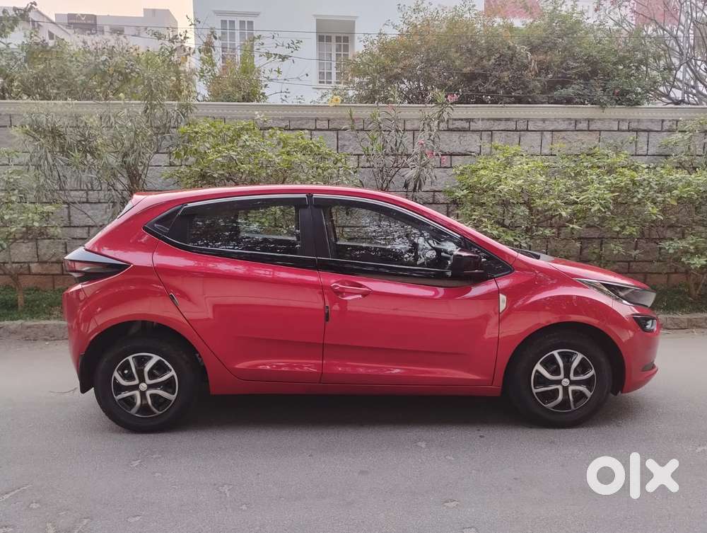 Tata Altroz 1.2 Xe, 2021, Petrol