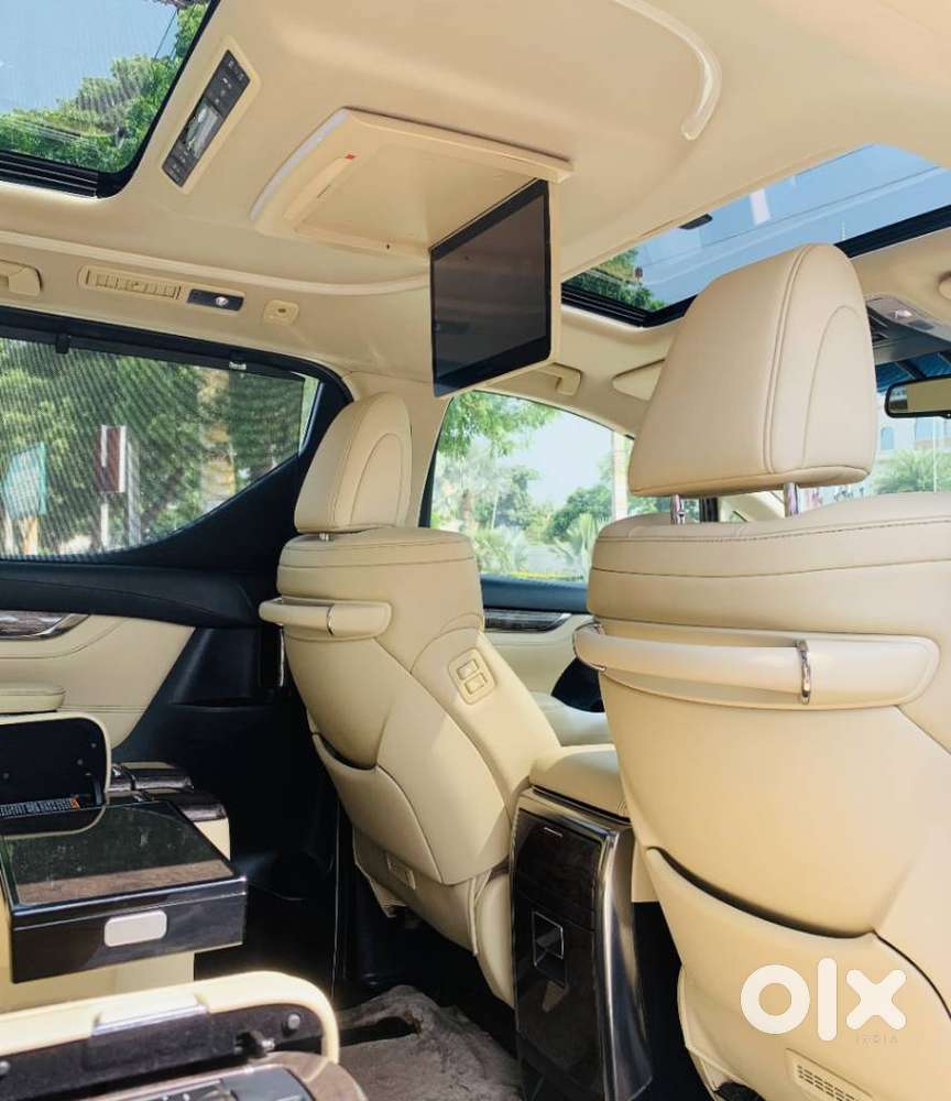 Toyota Vellfire Vip &ndash; Executive Lounge, 2023, Petrol