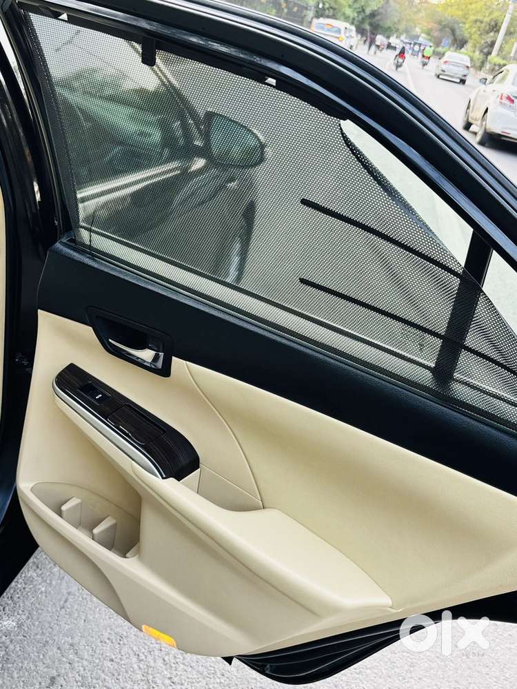 Toyota Camry Hybrid 2.5, 2016, Cng & Hybrids