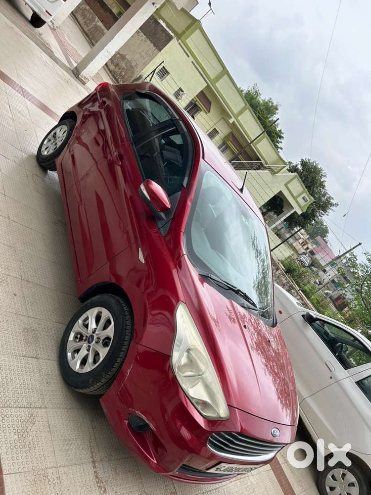 Ford Figo Titanium Blu 2017