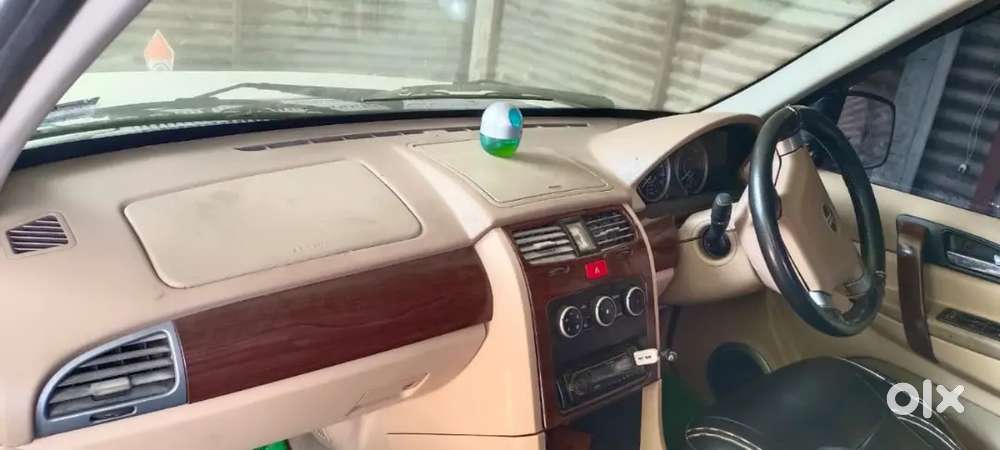 Tata Safari Storme 2015
