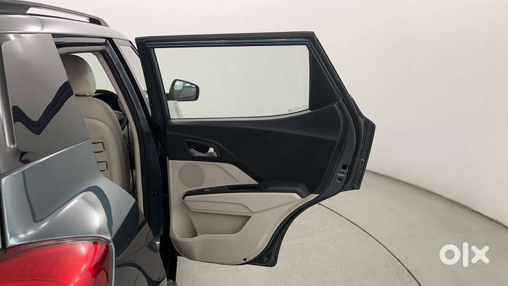 Mahindra Xuv300 1.2 W8 (o) Amt Petrol, 2022, Petrol