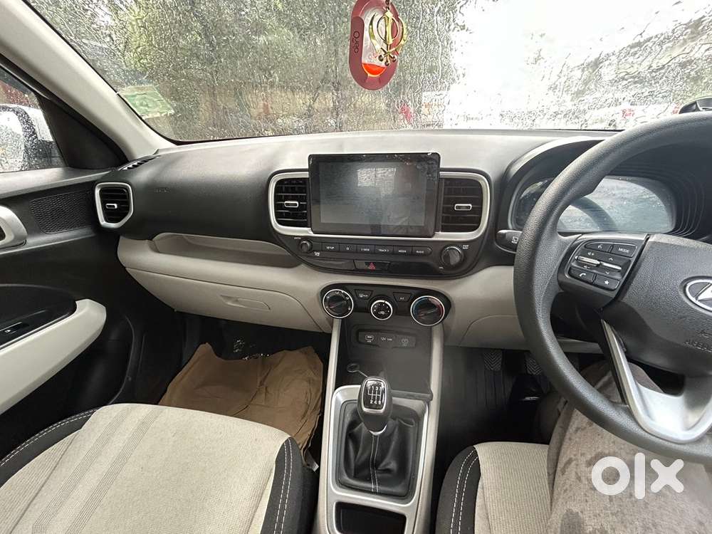 Hyundai Venue Petrol 2025