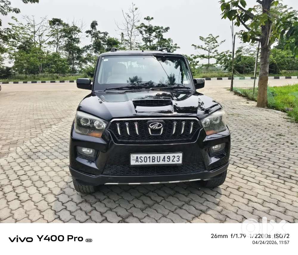 Mahindra Scorpio S10 (2016) Is A Top - Tyre Variant Of The Popular Suv