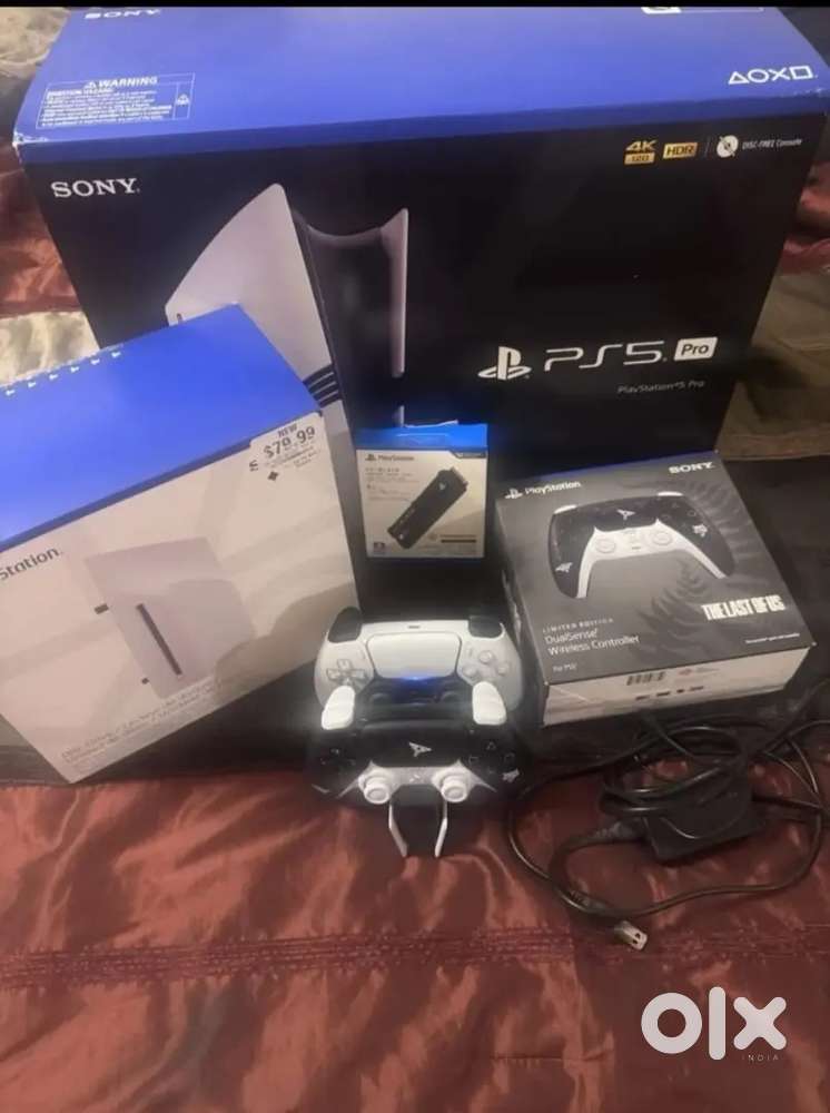 PlayStation 5 Pro Bundle Disc Drive 8TB SSD