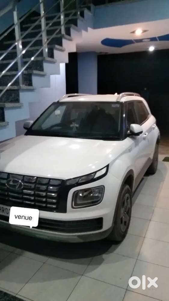 Hyundai Venue 2025 Petrol 16000 Km Driven
