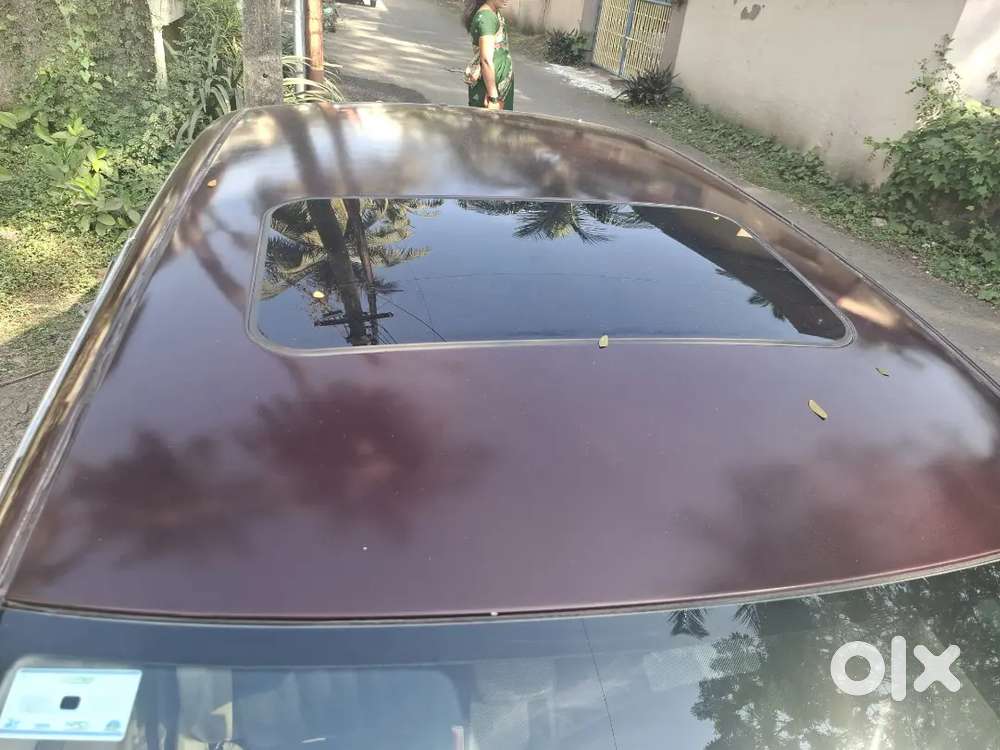 Skoda Superb 2011 Diesel Well Maintained. Sunroof Is Main Attraction