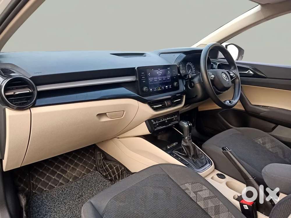 Skoda Slavia Ambition 1.0l Tsi At, 2023, Petrol
