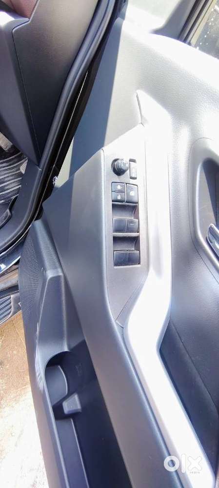 Toyota Innova Hycross 2.0 Vx (o) Hybrid 7 Str, 2025, Cng & Hybrids