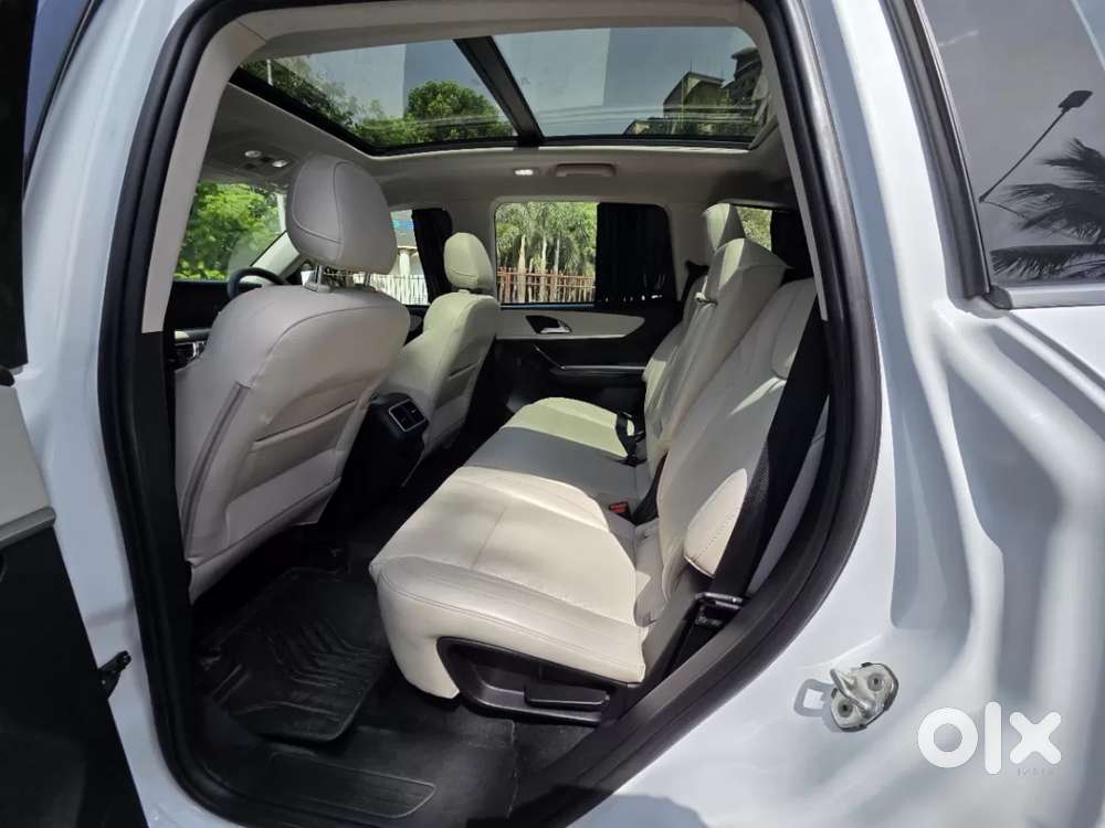 Mahindra Xuv700 2.2 Ax 7 Diesel At Luxury Pack Str Awd, 2022, Diesel