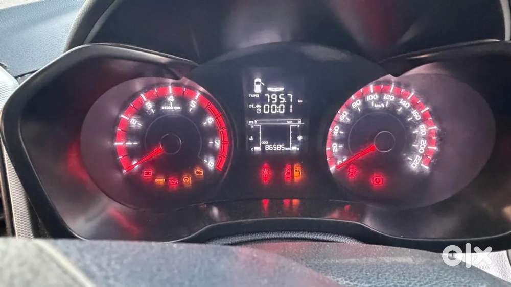 Mahindra Xuv300 W4, 2022, Petrol