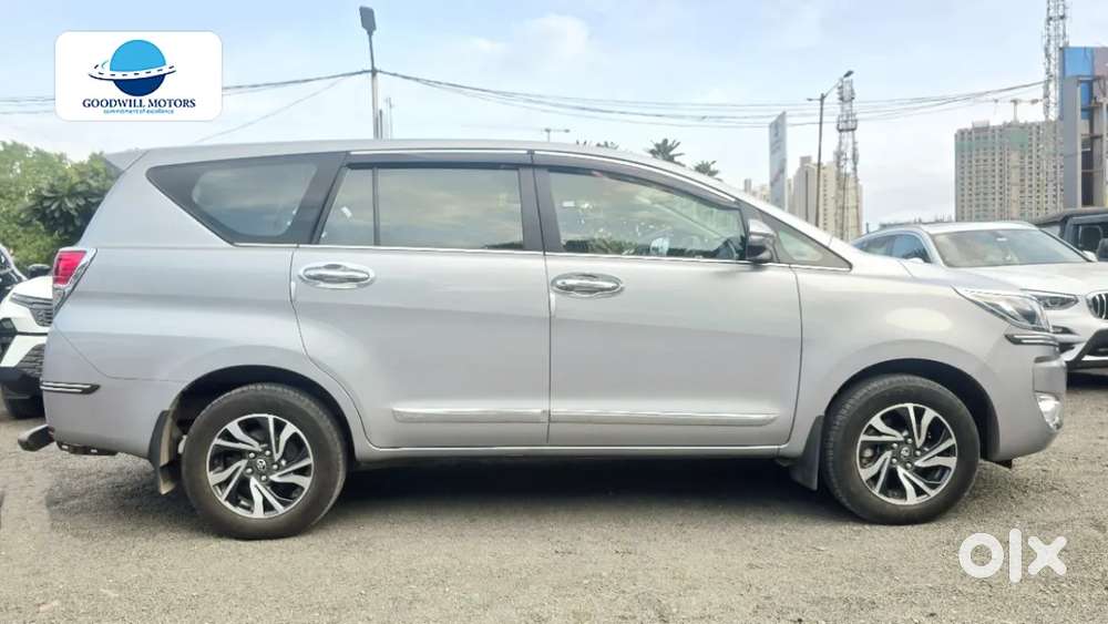 Toyota Innova Crysta [2020-ongoing] 2.4 Vx 8 Str, 2025, Diesel