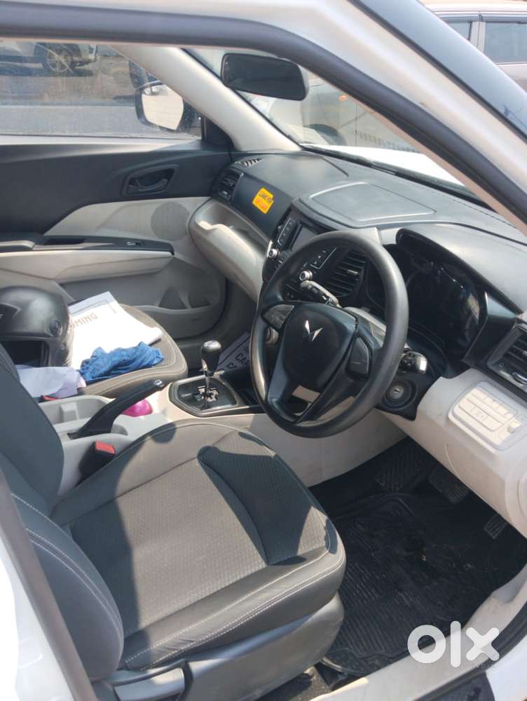 Mahindra Xuv300 1.2 W6 Amt Petrol, 2023, Petrol