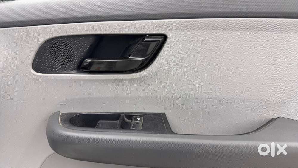 Tata Altroz 1.2 Xe, 2021, Petrol