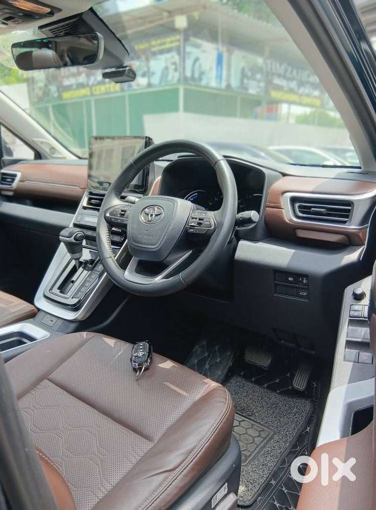 Toyota Innova Hycross 2.0 Zx (o) Hybrid 7 Str, 2023, Petrol