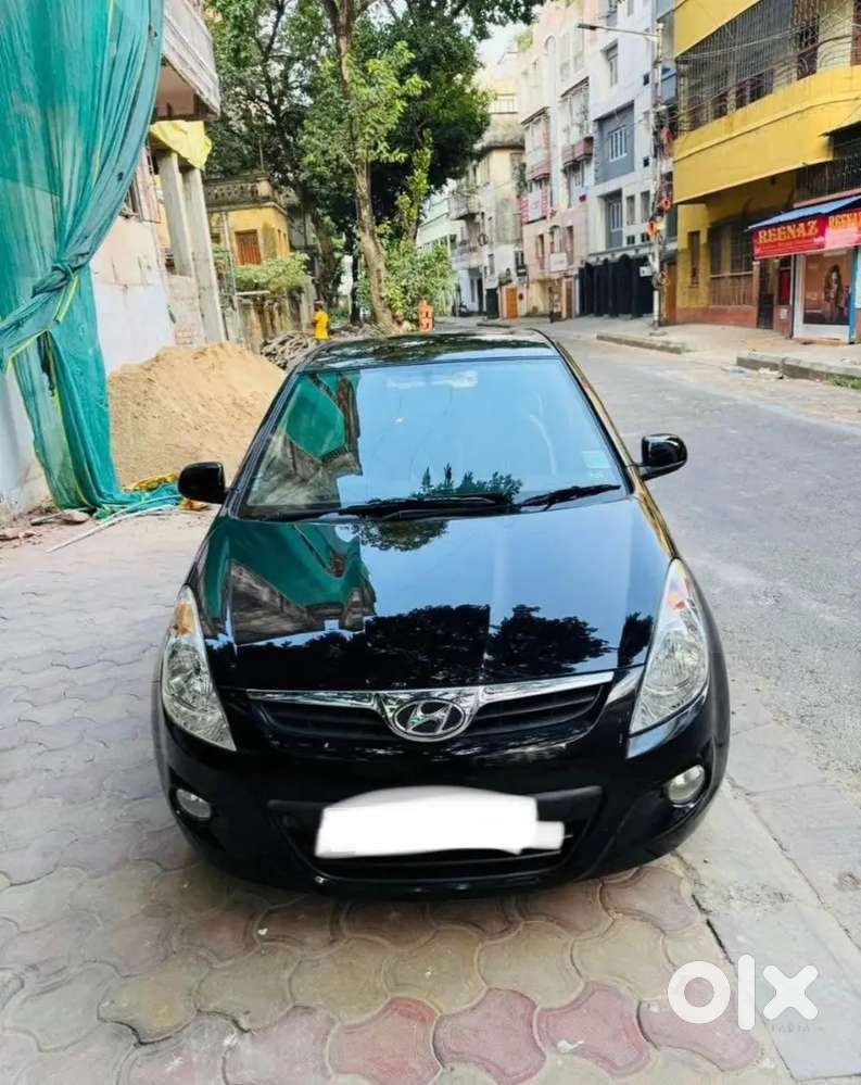 Hyundai I20 Magna Petrol  50,000 Km  Black  ₹2.6 Lakhs