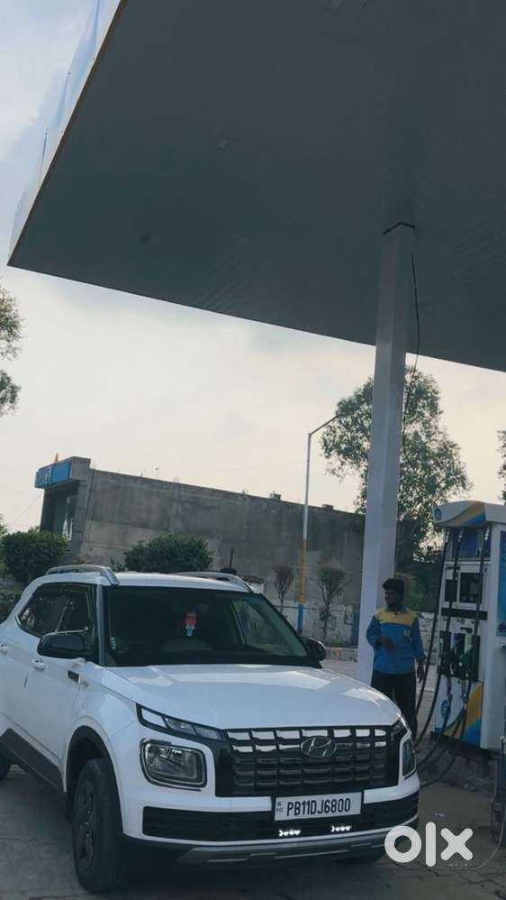 Hyundai Venue Petrol 2024