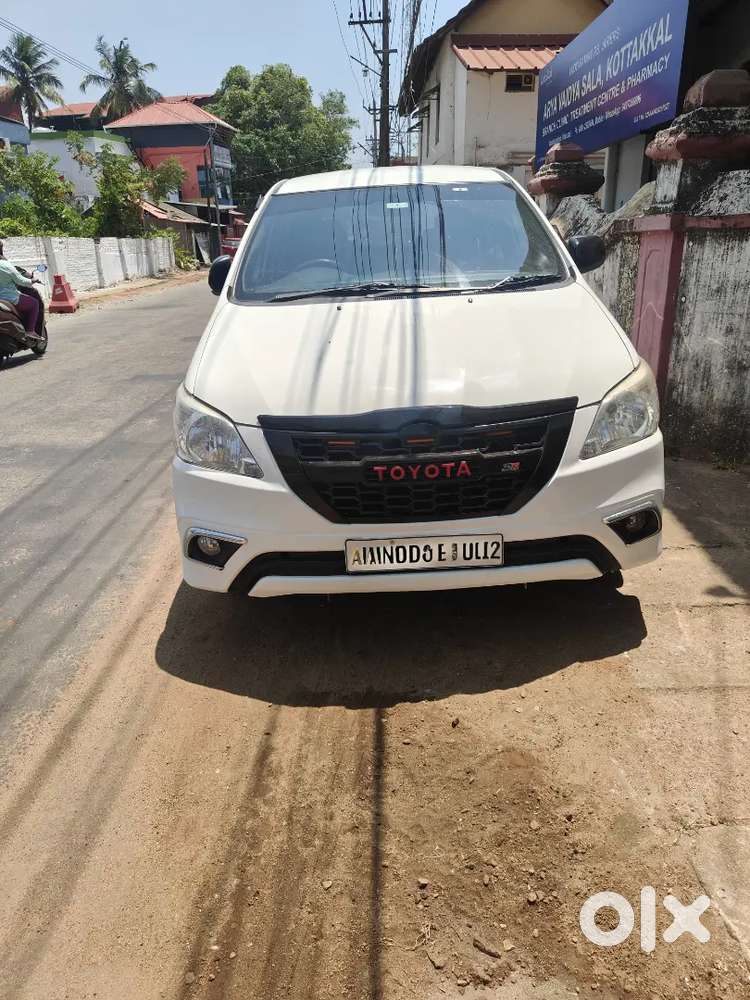 Toyota Innova 2015 Diesel 123000 Km Driven