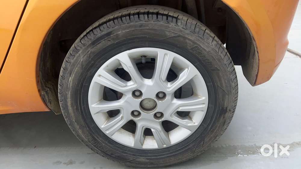Tata Tiago Xza, 2017, Petrol