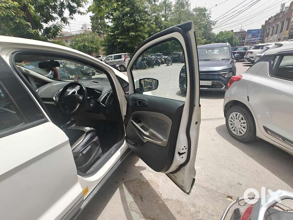 Ford Petrol 2016 Car