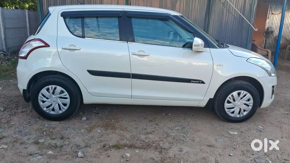Maruti Suzuki Swift Vxi Optional, 2015, Petrol