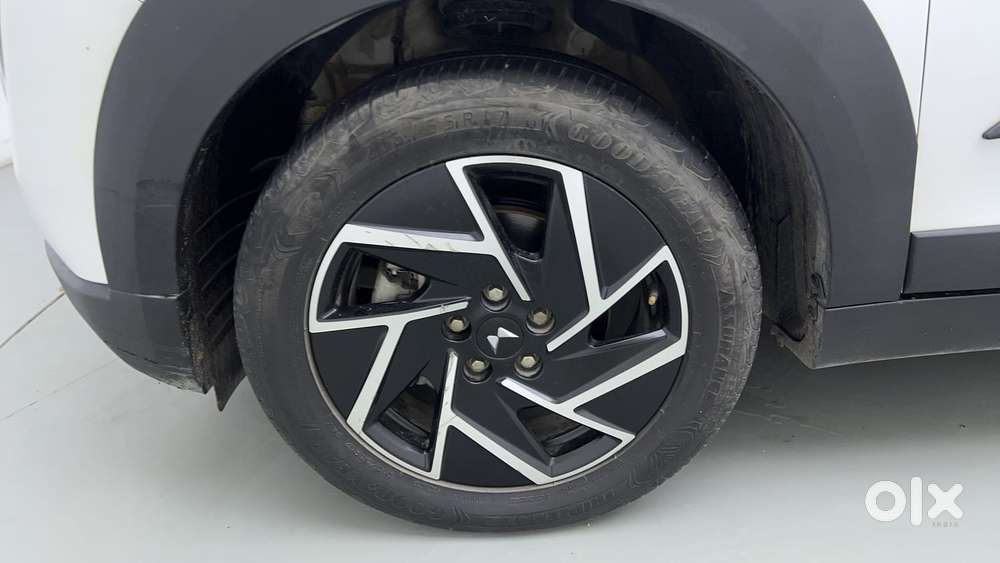 Mahindra Xuv 3xo Ax7l Petrol Mt, 2024, Petrol