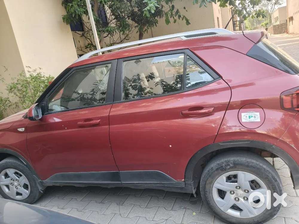 Hyundai Venue 2021 Petrol Well Maintained