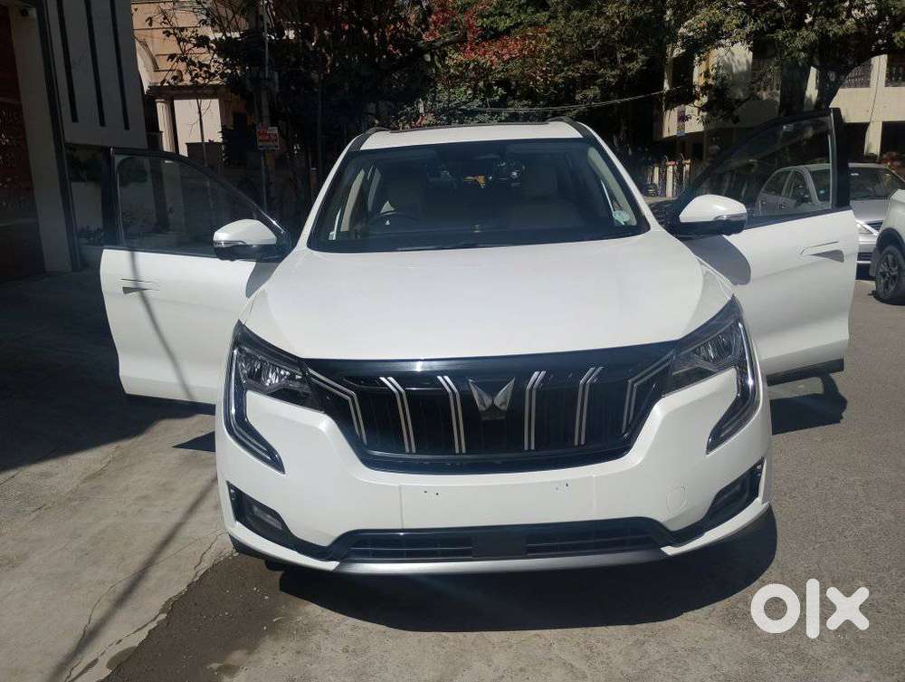 Mahindra Xuv700 2.0 Ax 7 Petrol Mt Str, 2023, Petrol
