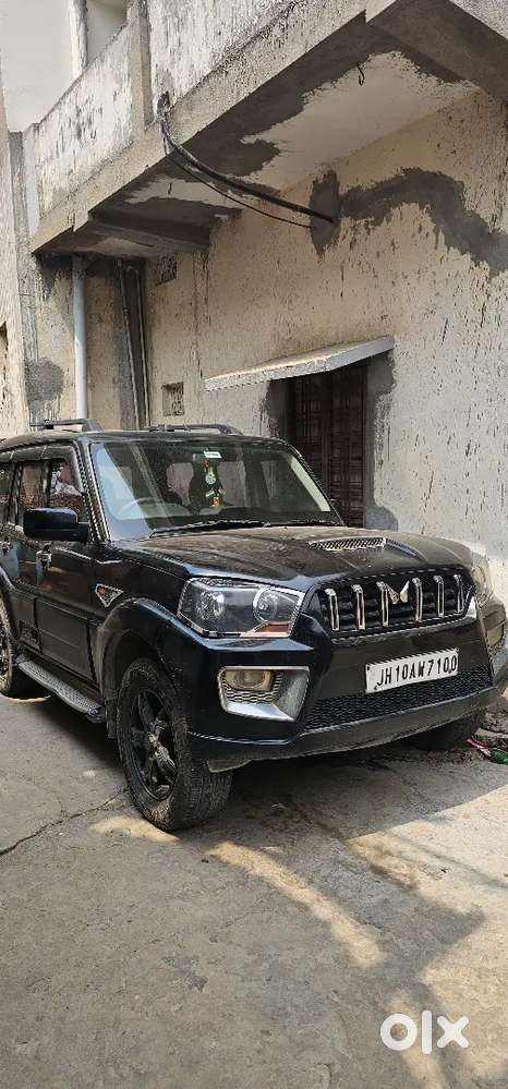 Mahindra Scorpio S4 2016